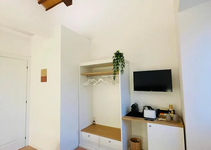 ゲストハウス Casale Magrini Foligno 4*