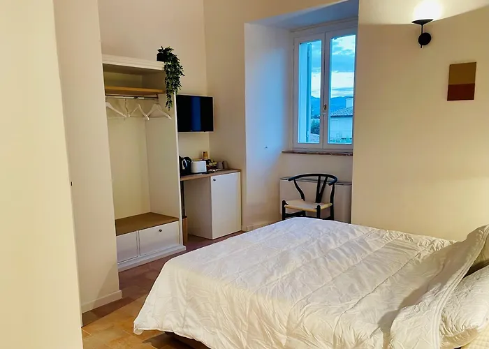ゲストハウス Casale Magrini Foligno 4*