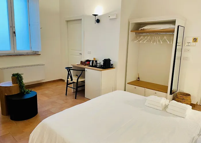 ゲストハウス Casale Magrini Foligno 4*